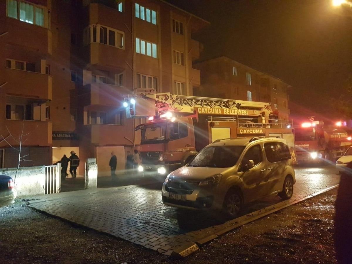Mutfakta &ccedil;ıkan yangın bina sakinlerini korkuttu