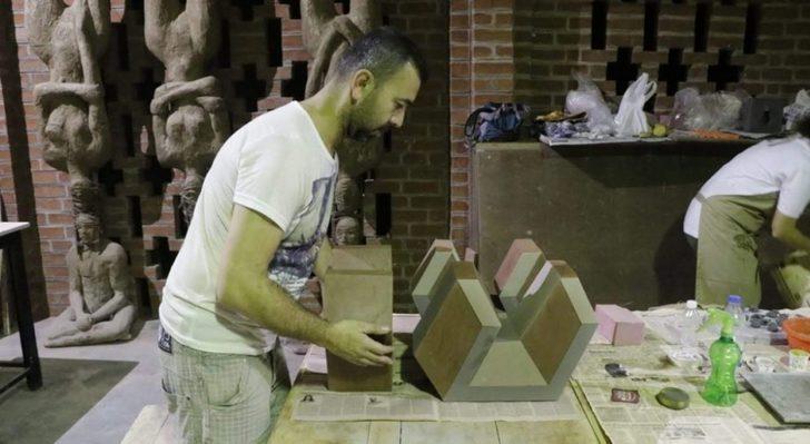 DPÜ’lü iki öğretim üyesi Hindistan’da seramik sempozyumuna katıldı G4