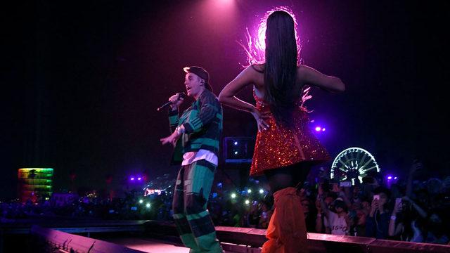 Justin Bieber ve Ariana Grande, Coachella festivalinde beraber sahne aldı