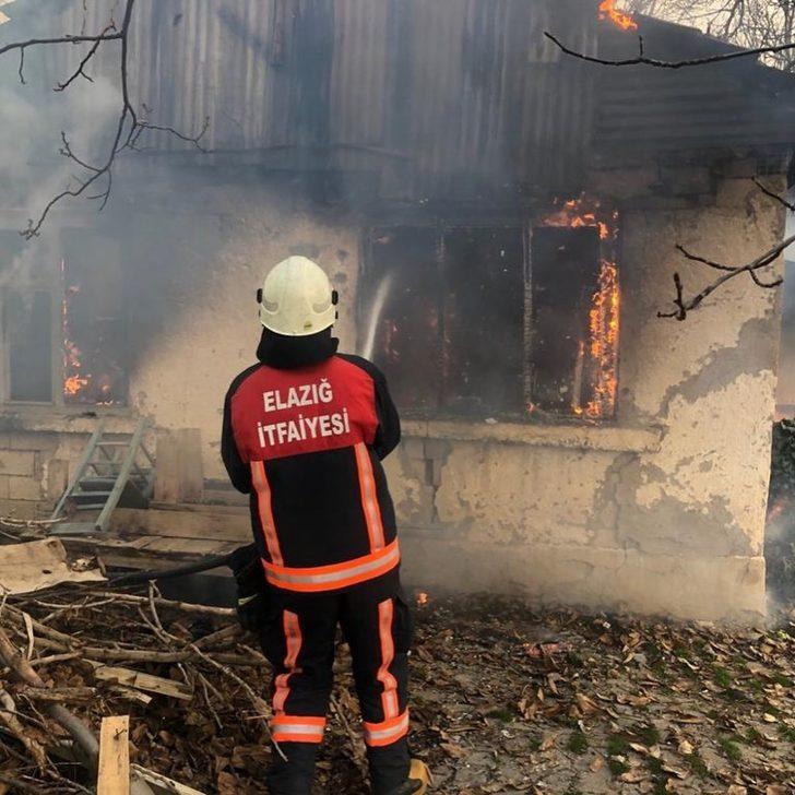 Elazığ’da metruk evde yangın G2
