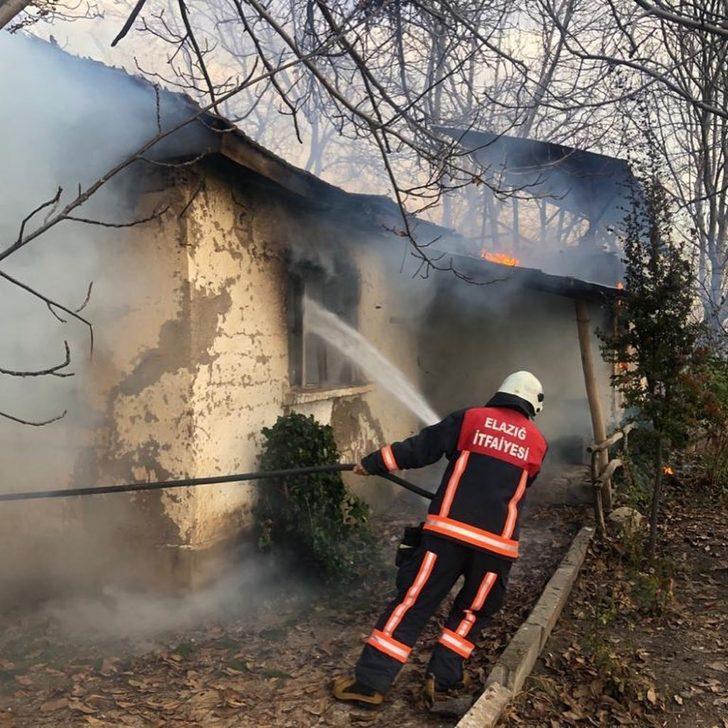 Elazığ’da metruk evde yangın G3