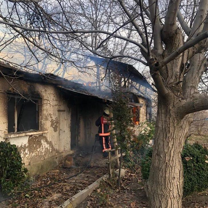 Elazığ’da metruk evde yangın G4