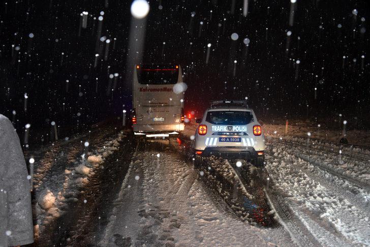 Kahramanmaraş- Göksun karayolu 'kar' nedeniyle ulaşıma kapandı! Okullar tatil edildi! G4
