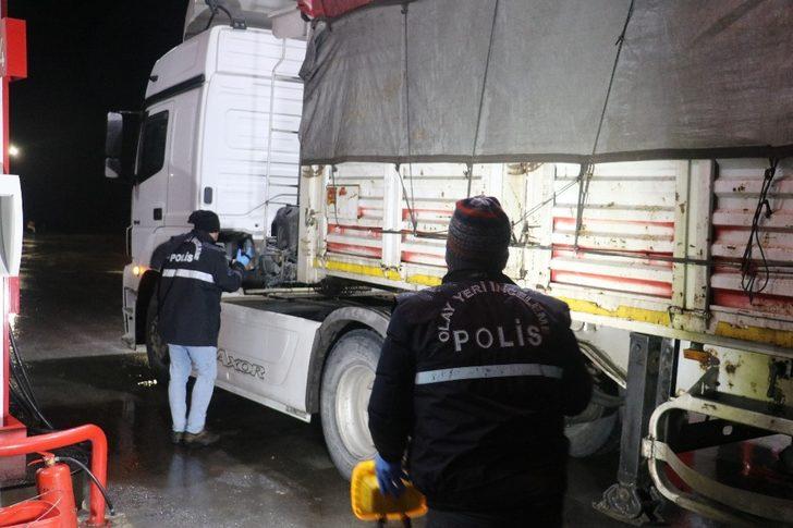 TIR'ları teker teker incelediler! Ekipleri alarma geçiren ceset! G3