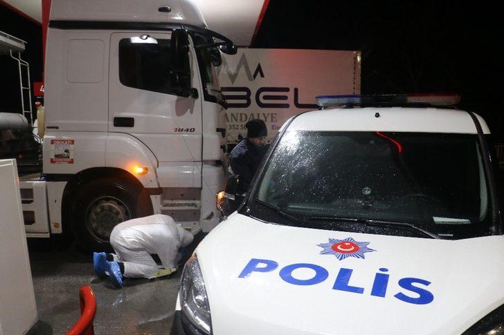 TIR'ları teker teker incelediler! Ekipleri alarma geçiren ceset! G5