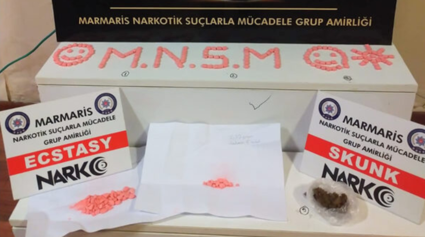 Şeytanın aklına gelmez! Uyuşturucuları saklamak i&ccedil;in gizli cep yaptırmış!