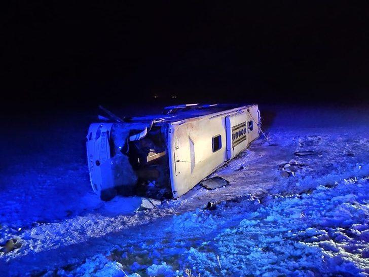Kayseri’de yolcu otobüsü devrildi: Çok sayıda yaralı var! G4