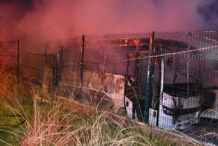 Servis bakım alanında yangın! 6 araç yandı G2