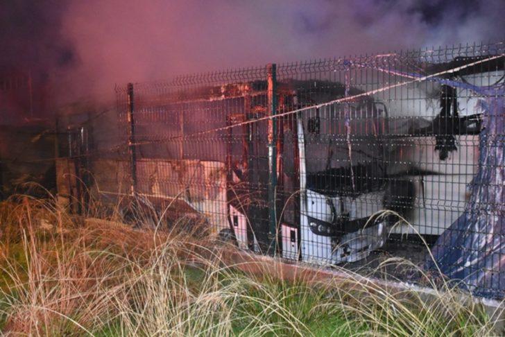 Servis bakım alanında yangın! 6 araç yandı G3