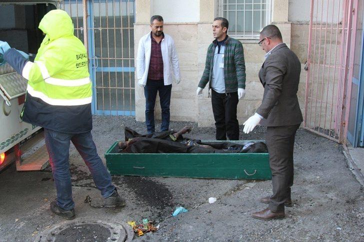 İran sınırında donarak ölmüş bir erkek cesedi bulundu G5