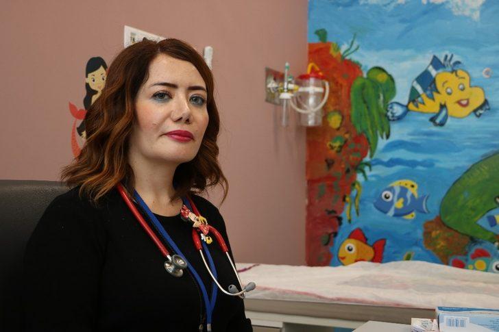 Yemek yerken tablet ve çizgi film ile oyalanan çocuklar tehlikede G1