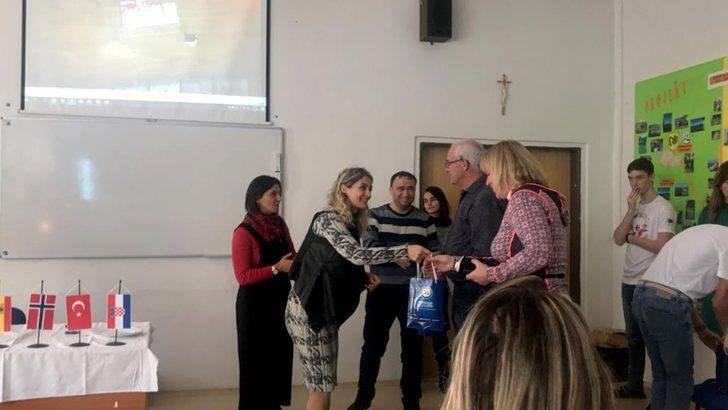 Şahidi Ortaokulu Slovakya’dan döndü G4