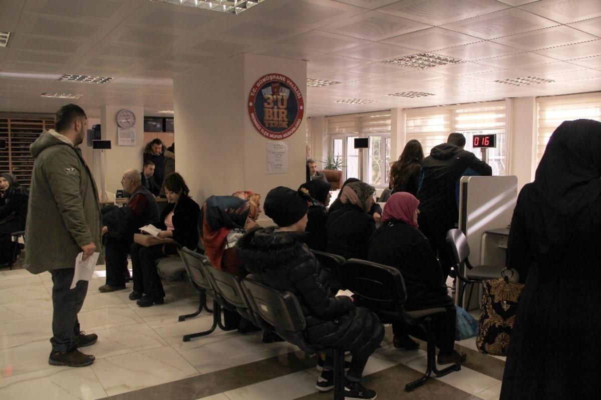 G&uuml;m&uuml;şhane N&uuml;fus M&uuml;d&uuml;rl&uuml;ğ&uuml;&rsquo;nde kimlik yenileme telaşı