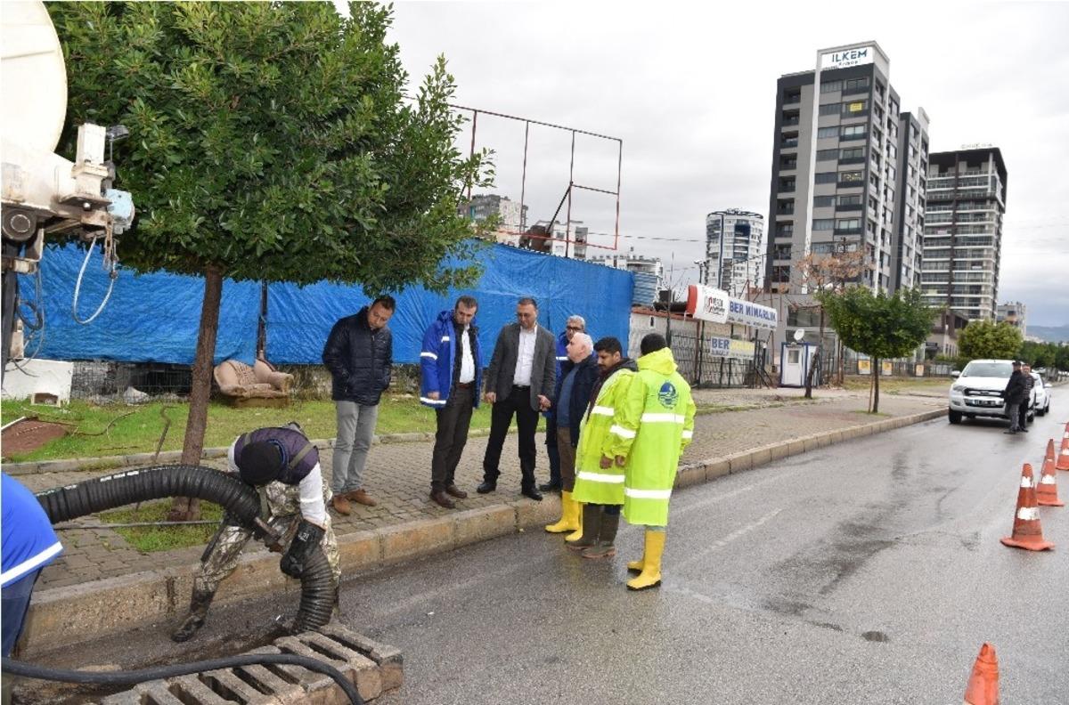 MESKİ Genel M&uuml;d&uuml;r&uuml; Alka&ccedil;, kuvvetli yağış sonrası incelemelerde bulundu