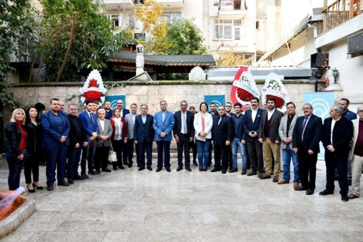 &lsquo;Dostluk Hatıraları&rsquo; kitabının tanıtımı Vali Su&rsquo;nun katılımıyla yapıldı