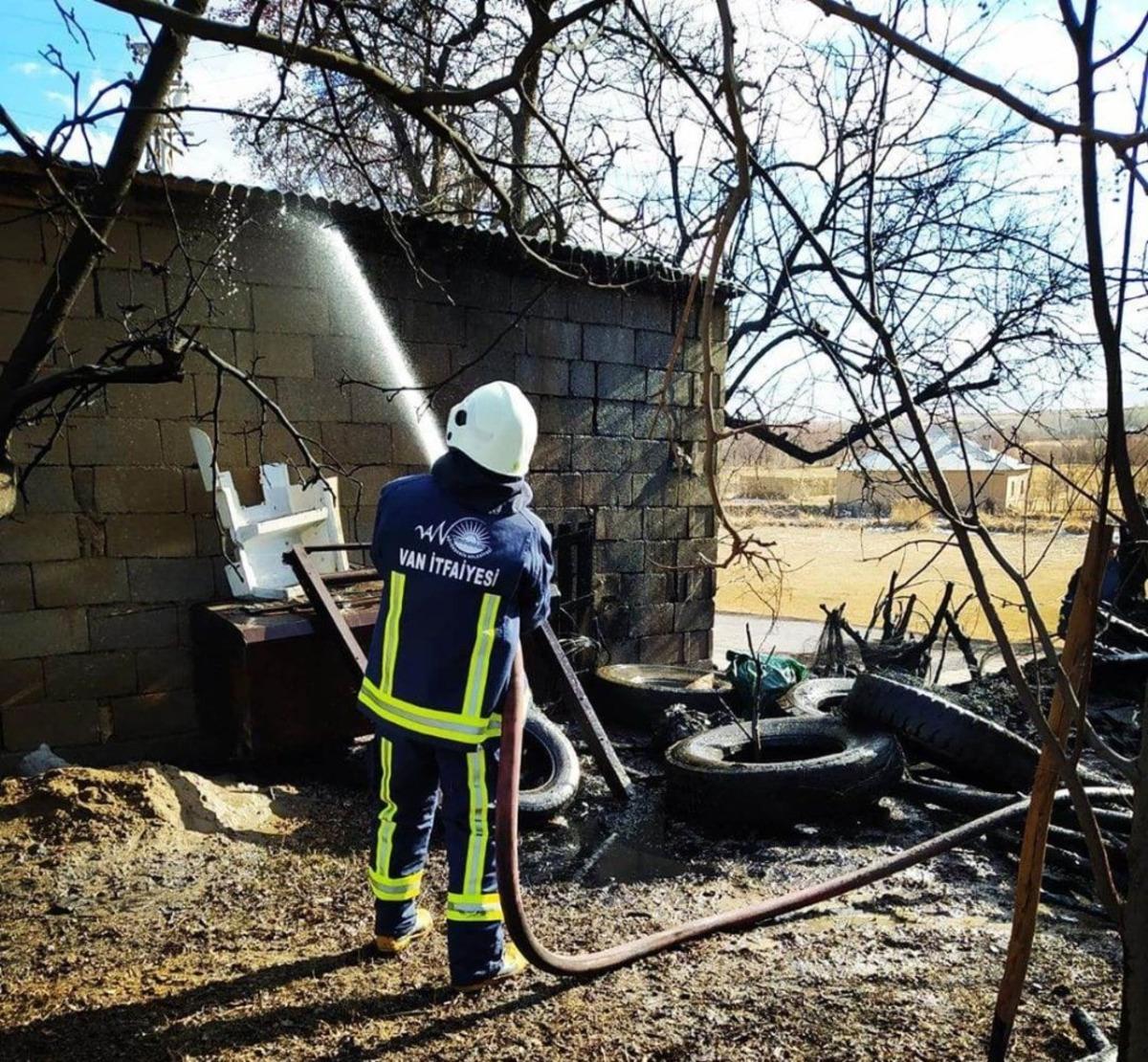 Van&rsquo;da odunluk yangını