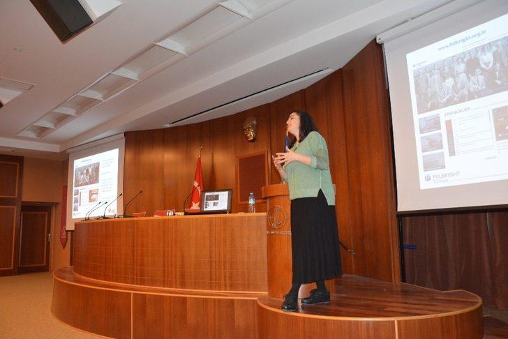 Anadolu Üniversitesi’nde öğrencilere “Fulbright Burs Programı” anlatıldı G3