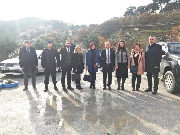 Kaymakam Öner,  köy okulunu güzelleştiren Üniversiteli gençlere teşekkür etti G2