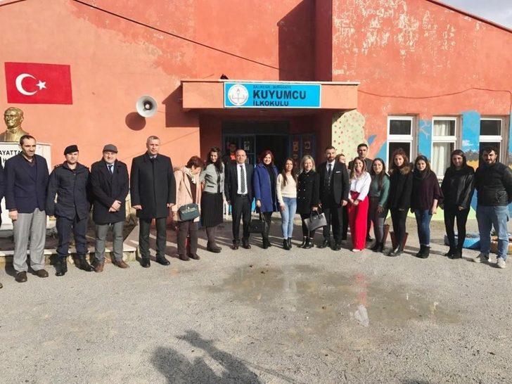 Kaymakam Öner,  köy okulunu güzelleştiren Üniversiteli gençlere teşekkür etti G5