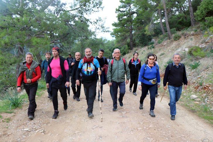 Öğretmenler doğa yürüyüşünde stres attı G1