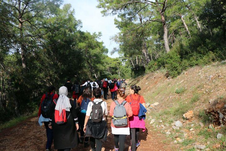 Öğretmenler doğa yürüyüşünde stres attı G3
