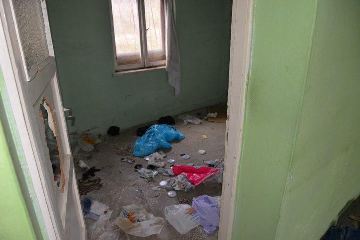 Tehlike arz eden belediye lojmanları yıkılmaya başlandı G2