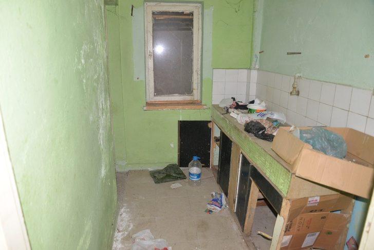 Tehlike arz eden belediye lojmanları yıkılmaya başlandı G3