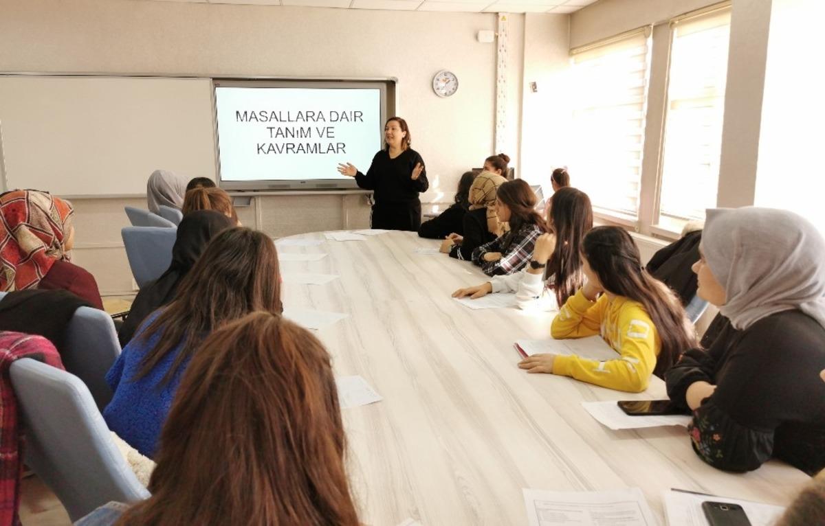 Lise &ouml;ğrencilerine &lsquo;Masal ve Hikaye Anlatıcılığı&rsquo; eğitimi