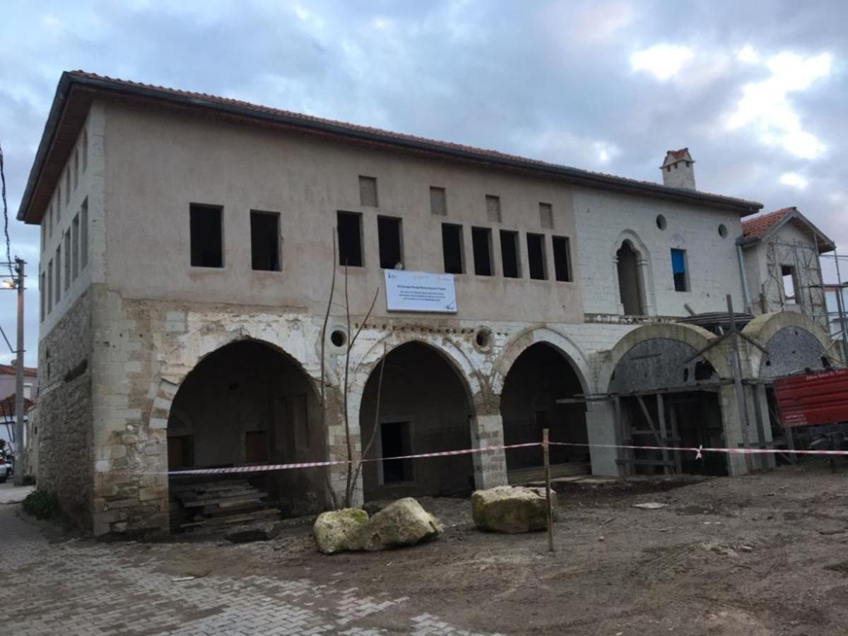 &Ccedil;eşme&rsquo;deki Osmanağa Konağında restorasyon yeniden başladı