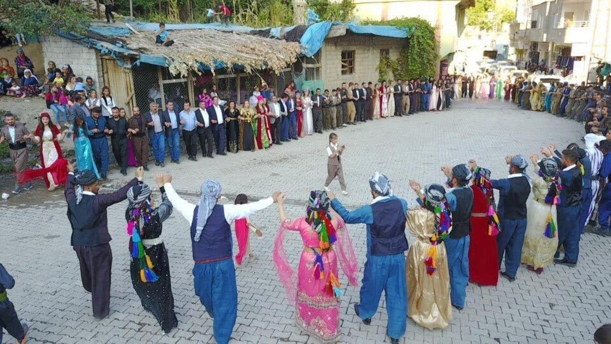 Uzunge&ccedil;it'te gen&ccedil;leri sevindiren karar! Evlenecek gen&ccedil;ler i&ccedil;in 9 maddelik karar 