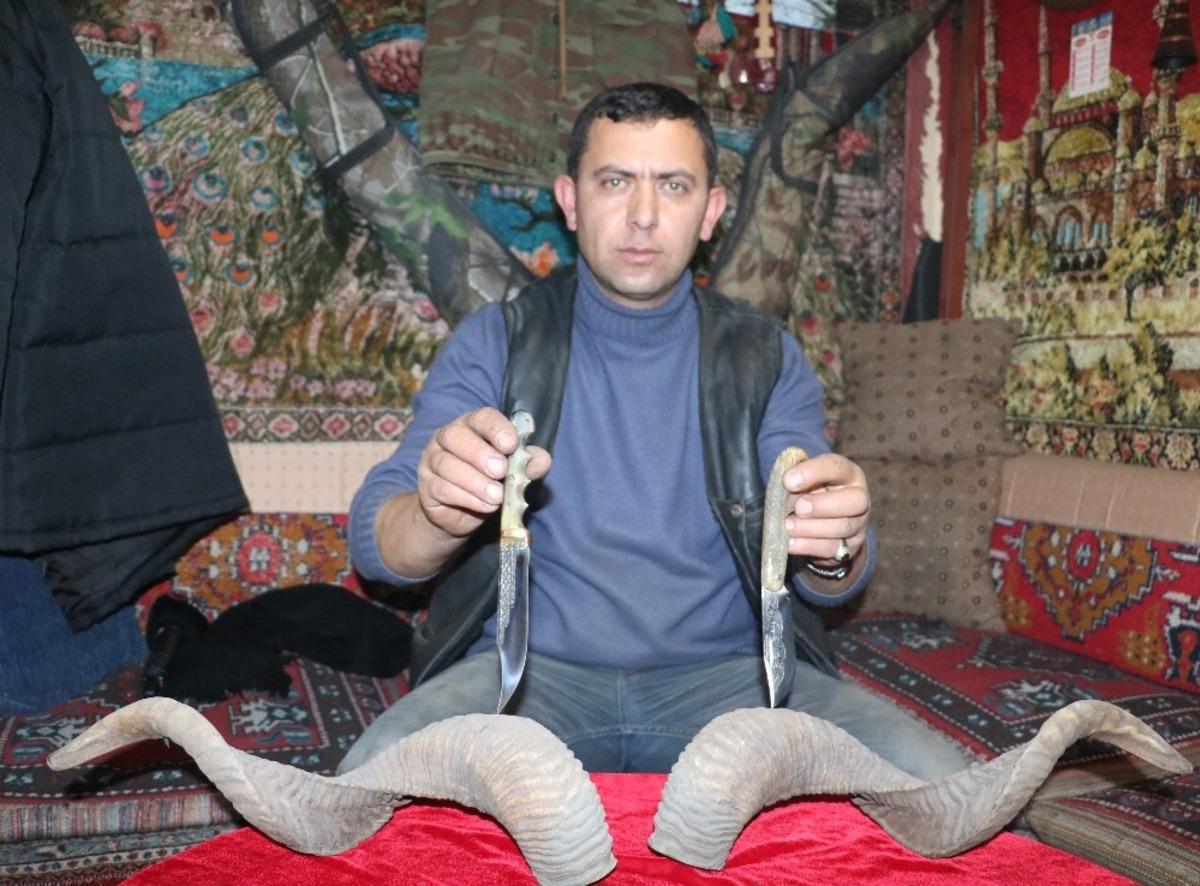 Kasaplardan toplanan boynuzlar, bı&ccedil;ak sapına d&ouml;n&uuml;ş&uuml;yor