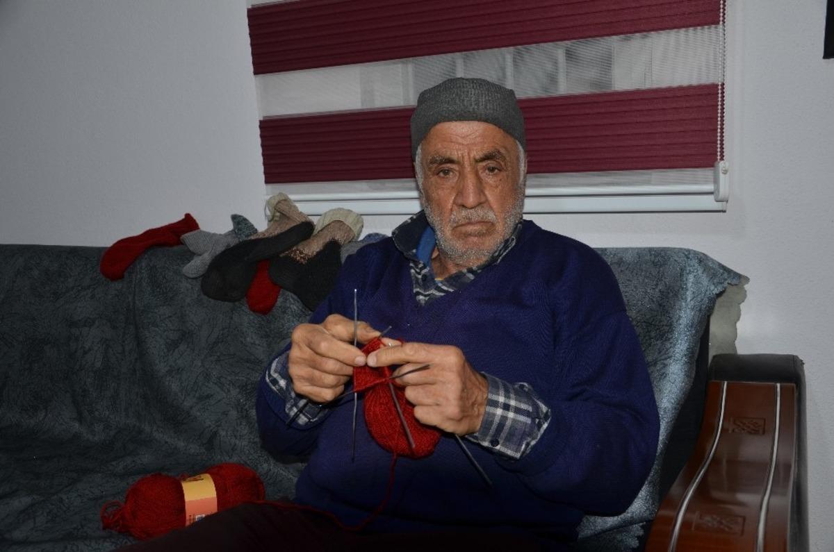 Babasından &ouml;ğrendi, 66 yıldır el işi &ouml;r&uuml;yor