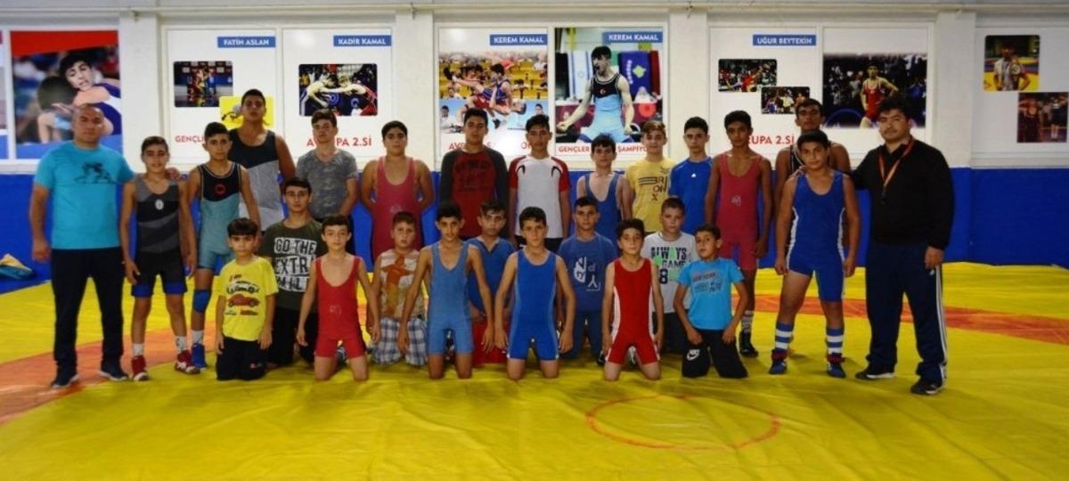 Yunusemreli g&uuml;reş&ccedil;iler m&uuml;sabakalara hazırlanıyor