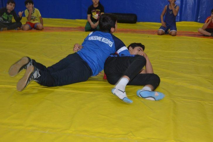 Yunusemreli güreşçiler müsabakalara hazırlanıyor G2