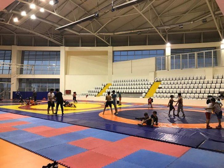 Yunusemreli güreşçiler müsabakalara hazırlanıyor G4