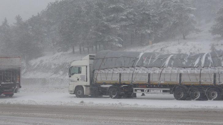 Kar yağışı ve tipi ulaşımı olumsuz etkiledi G5