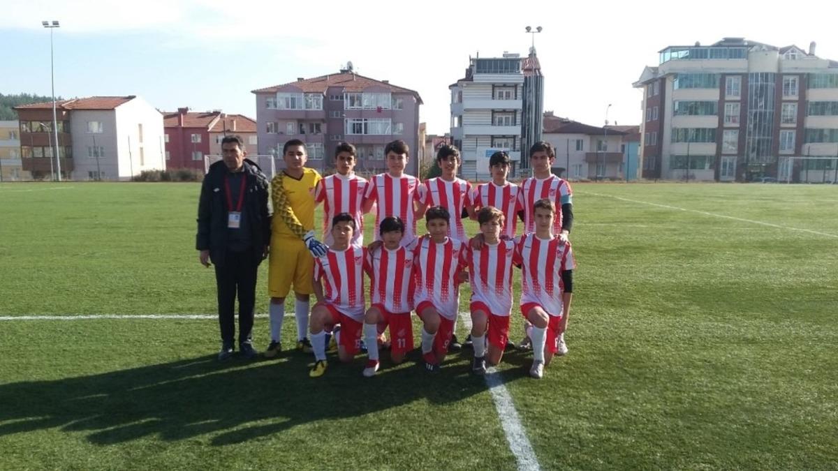 Ligde 12&rsquo;de 12 yapan Bilecikspor U14 Gen&ccedil;ler Ligi şampiyonu oldu