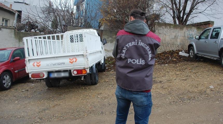 Kamyonete aldığı yeni ak&uuml;y&uuml; &ccedil;aldılar