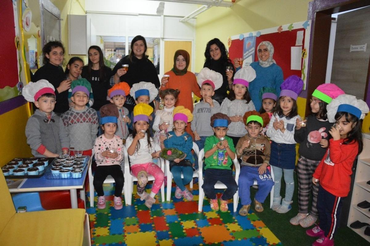 Hastalıklardan kendi &uuml;rettikleri şifalı bitkilerle korunuyorlar