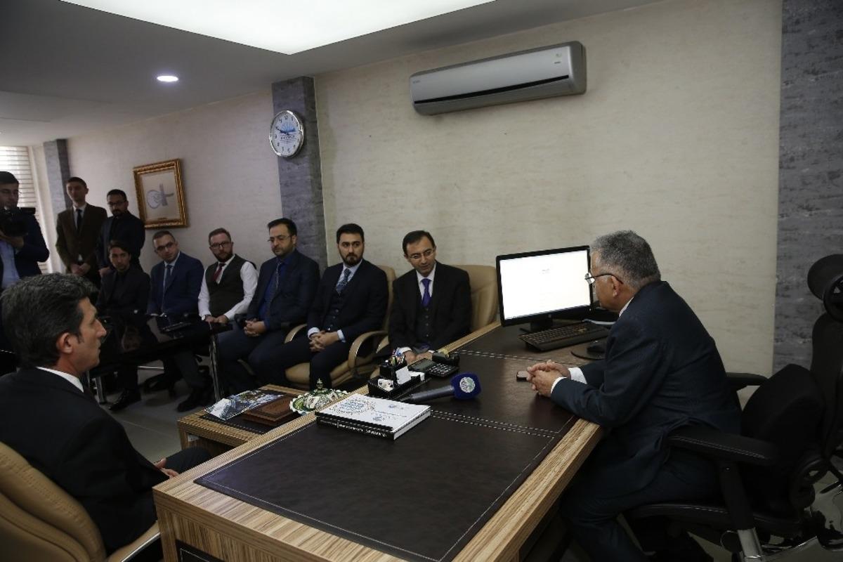 Başkan B&uuml;y&uuml;kkılı&ccedil;, belediye i&ccedil;indeki bazı birimleri ziyaret etti.