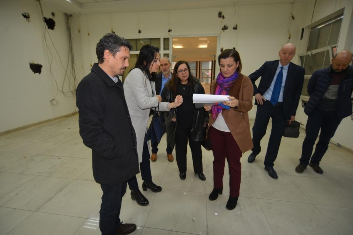 Başkan H&uuml;rriyet, k&uuml;t&uuml;phane ve et&uuml;t merkezi i&ccedil;in d&uuml;ğmeye bastı