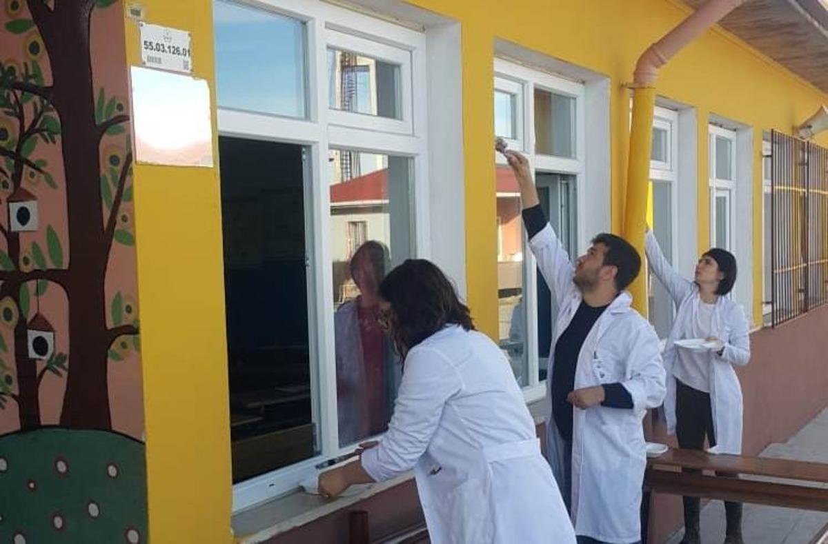 Okul idareciler ve &ouml;ğretmenler tarafından boyandı