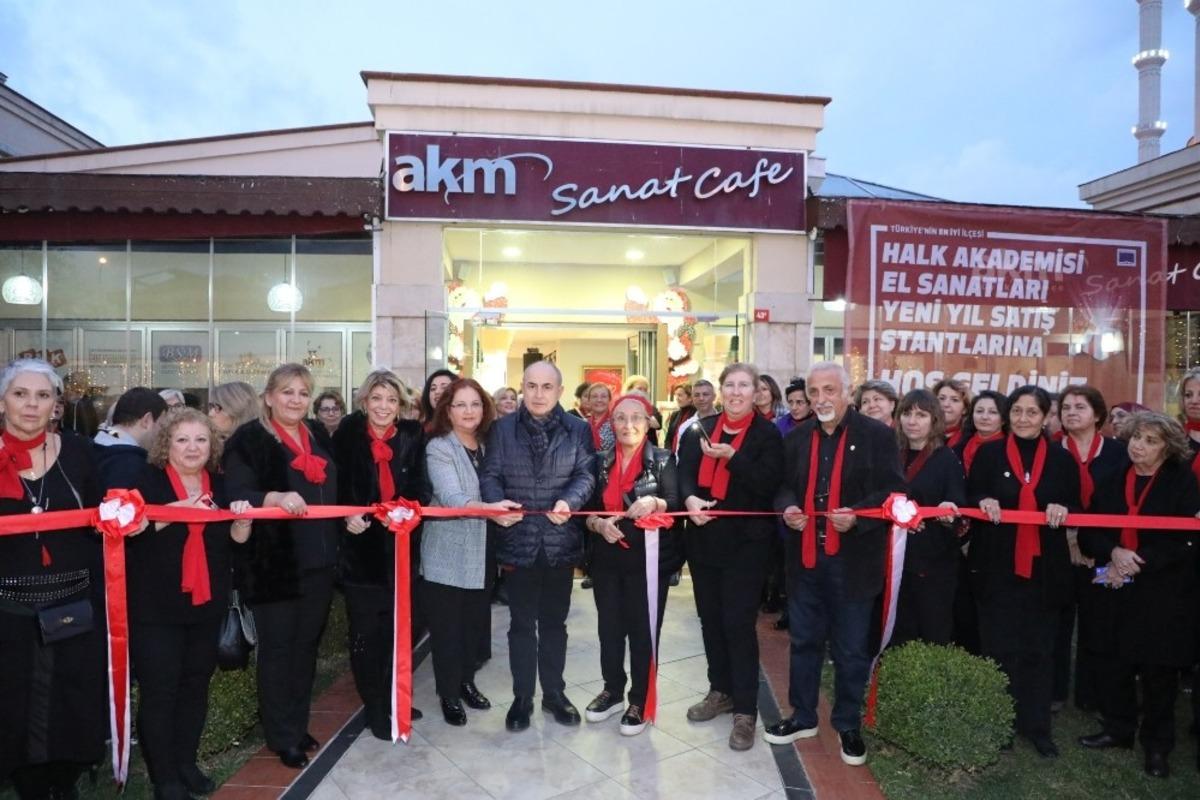 Yeni yıl hediyesinin adresi B&uuml;y&uuml;k&ccedil;ekmece AKM