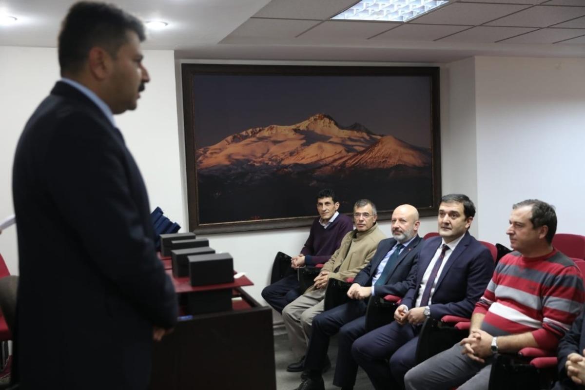 Başkan &Ccedil;olakbayrakdar&rsquo;a meslekte 25. yıl onur &ouml;d&uuml;l&uuml;