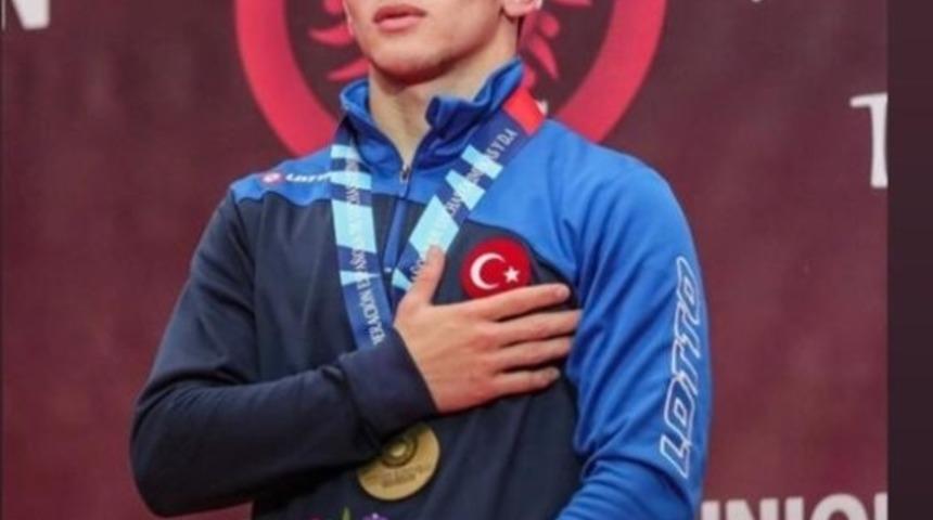 Kayseri Şekerspor Kul&uuml;b&uuml; G&uuml;reş Şampiyonasında Takım Halinde T&uuml;rkiye &Uuml;&ccedil;&uuml;nc&uuml;s&uuml; Oldu