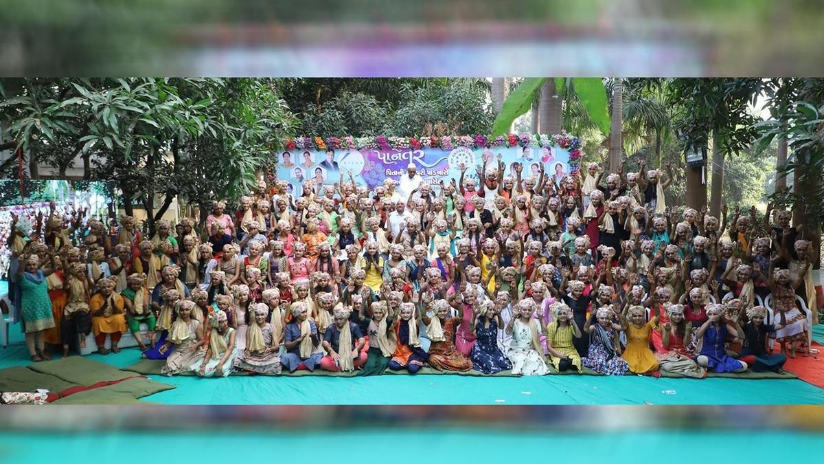 İş insanı geleneği bozmadı! Bu yıl da 271 &ccedil;ifti evlendirdi