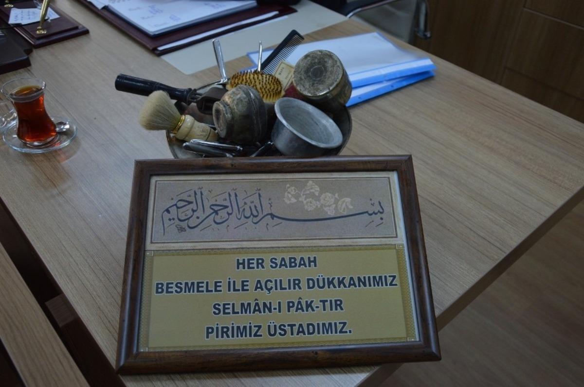 Berber M&uuml;zesi i&ccedil;in 51 yıldır kullandığı malzemeleri bağışladı