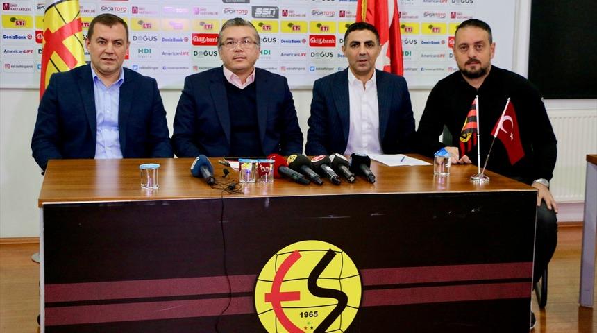 Eskişehirspor'da teknik direkt&ouml;rl&uuml;ğe Mustafa &Ouml;zer getirildi