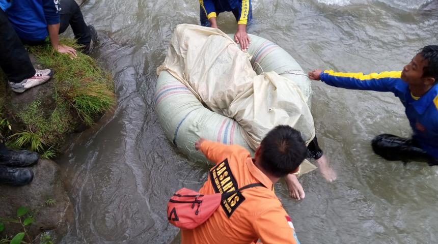 Otobüsün nehre düşmesi sonucu ölü sayısı 32'ye yükseldi