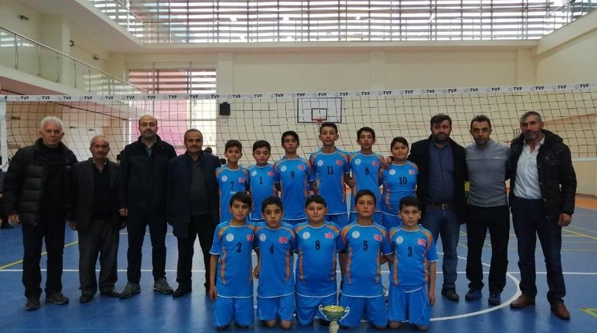K&ouml;y okulu voleybolda Nevşehir şampiyonu oldu